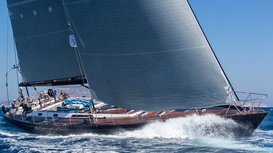 Bristolian-sailing-yacht-has-a-currency-switch