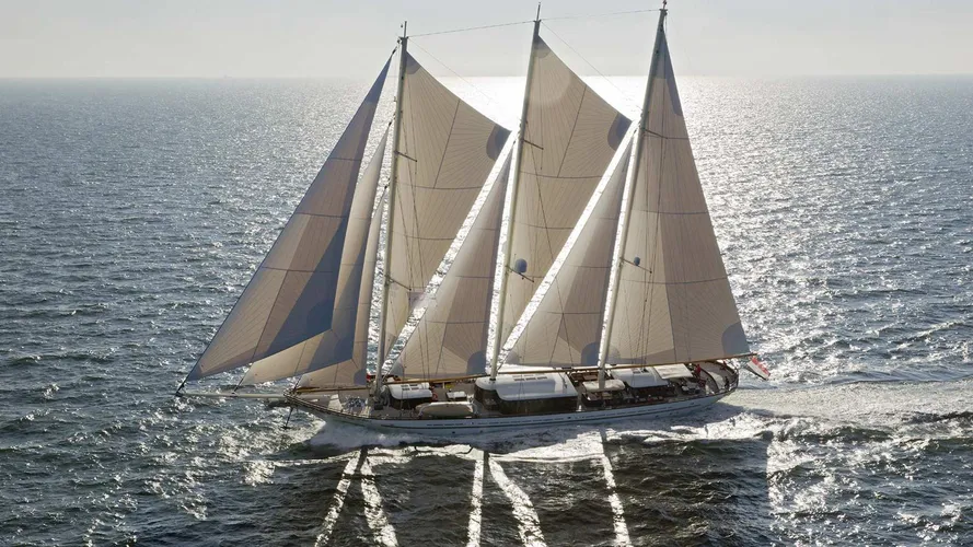 mikhail-s-vorontsov-by-dream-ship-victory-is-a-wooden-super-yacht