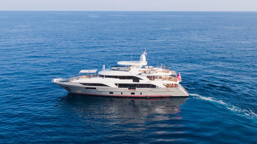 the-benetti-motor-yacht-hemabejo-3-is-currently-listed-for-sale