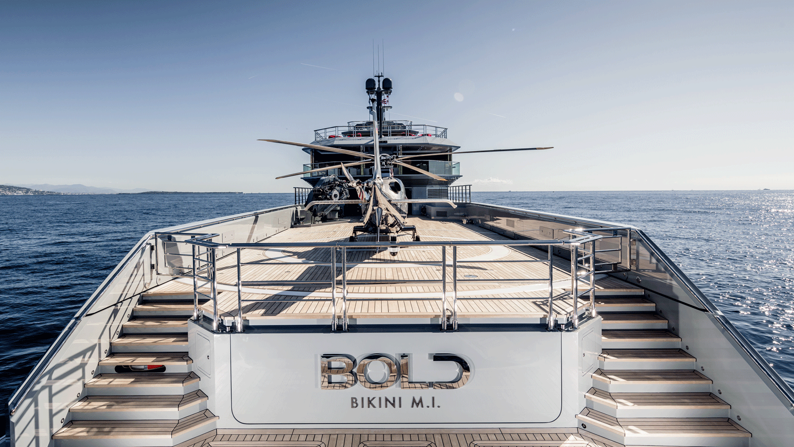 bold-silver-yachts-superyacht
