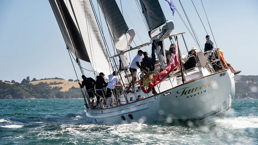 yachts-racing-in-the-NZ-millennium-cup
