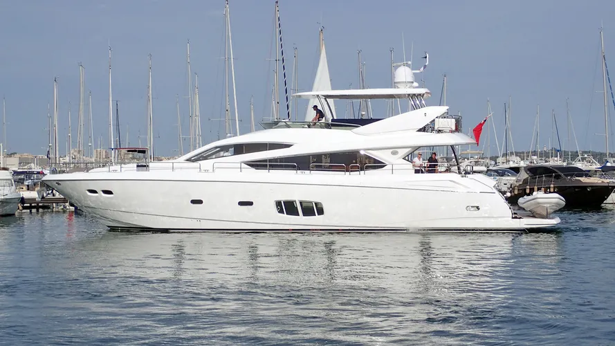 the-sunseeker-motor-yacht-family-spirit-has-been-sold