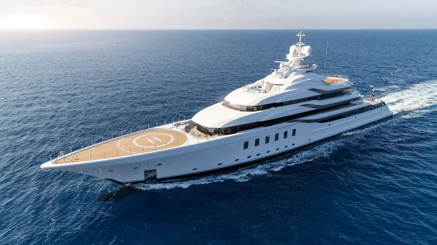 best-yachts-available-to-charter-this-christmas