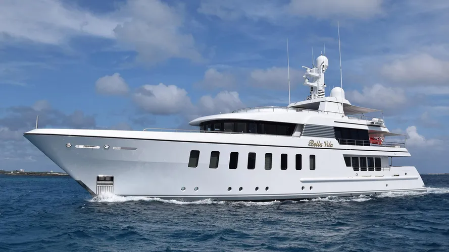 Feadship-super-yacht-Bella-sold