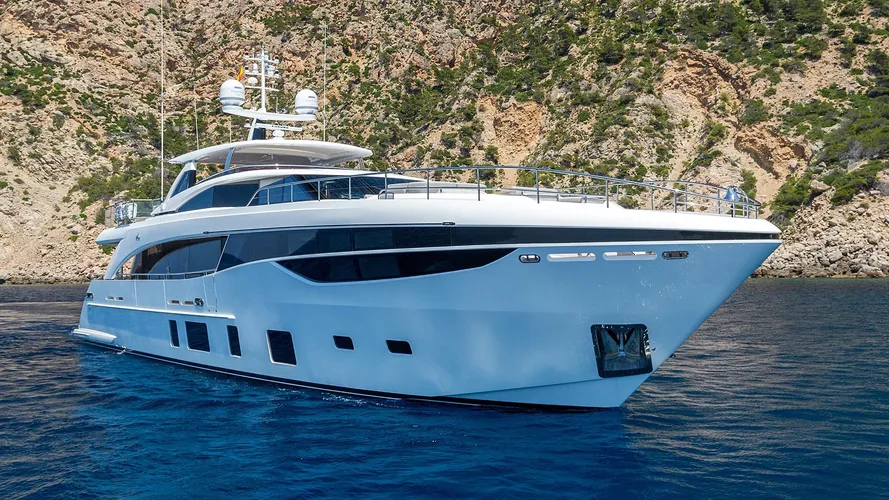 the-princess-motor-yacht-white-dream-has-been-sold