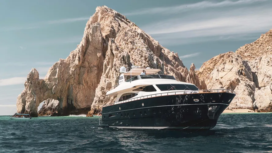 canados-motor-yacht-catari-for-sale