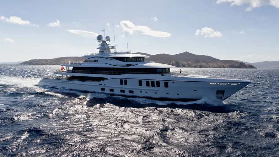 the-amels-le-242-yacht-plvs-vltra-features-exterior-design-by-tim-heywood