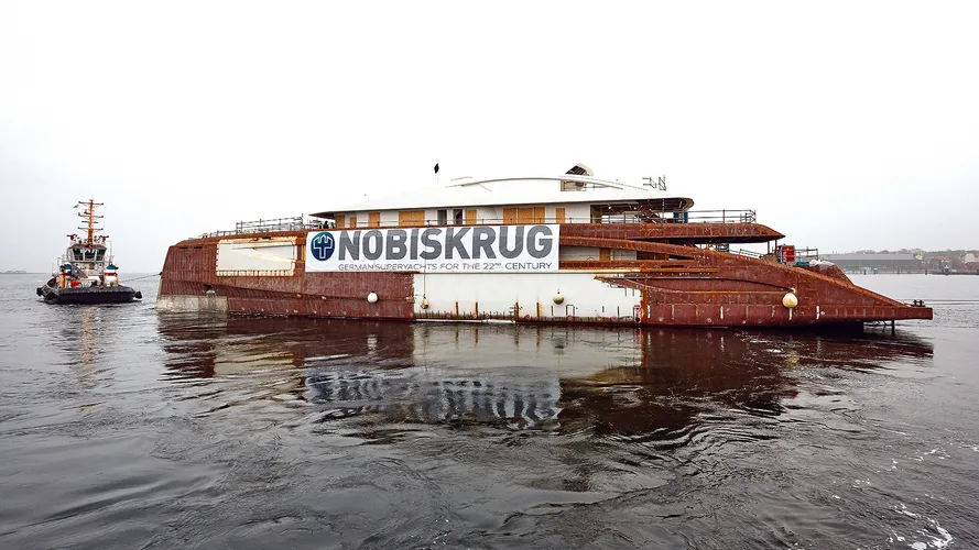 nobiskrug-black-shark-afloat