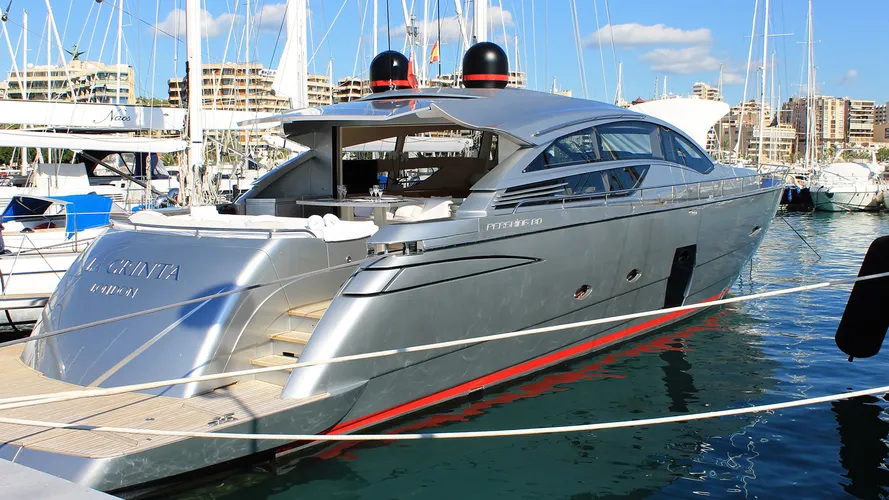 the-pershing-motor-yacht-la-grinta-has-been-sold