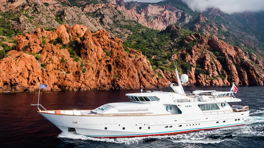 carlo-riva-crn-classic-motor-yacht-vespucci