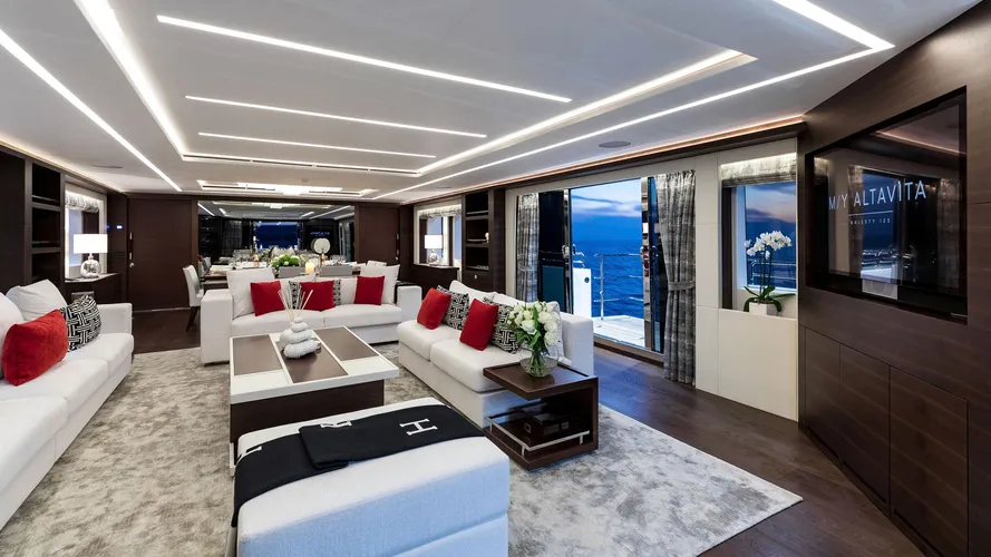 gulf-craft-motor-yacht-altavita-for-sale-saloon
