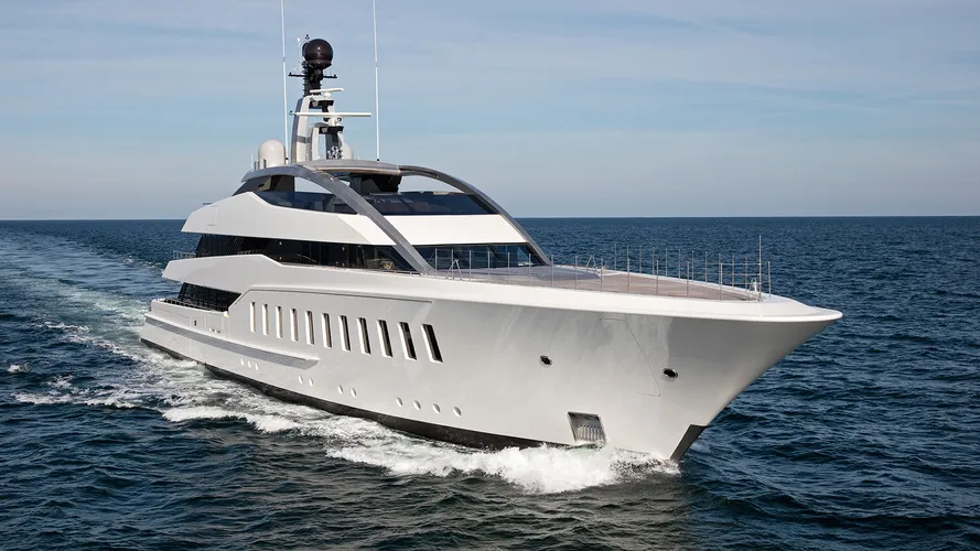 Feadship Halo Yacht Running