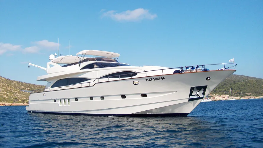 Illa Puerto Portals - Astondoa yacht for sale