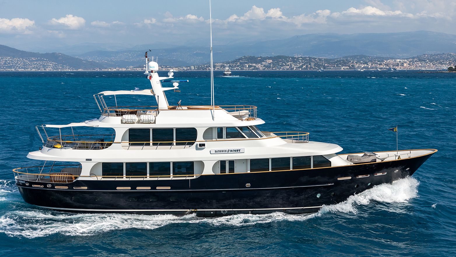 New CA on 34m Lynx motor yacht Sanctuary