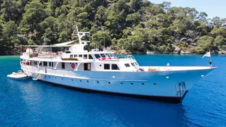 €505k price drop on classic Feadship motor yacht Alhambra