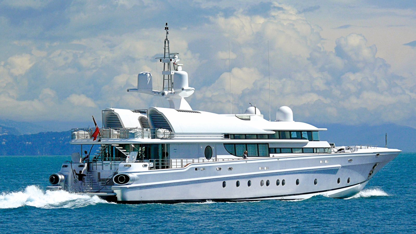 Thunder: A closer look at the jet-powered Oceanfast yacht