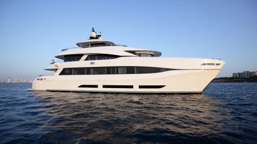 34m Quaranta sold and renamed Shu U Rite