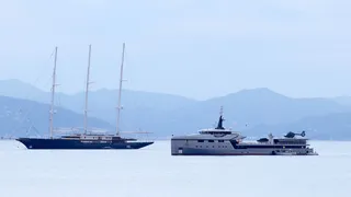 the best pictures of koru jeff bezos' yacht