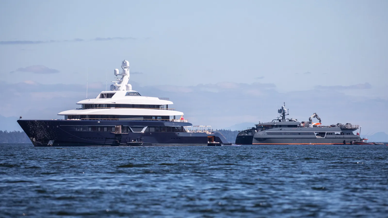 Lonian and Hodor on the water