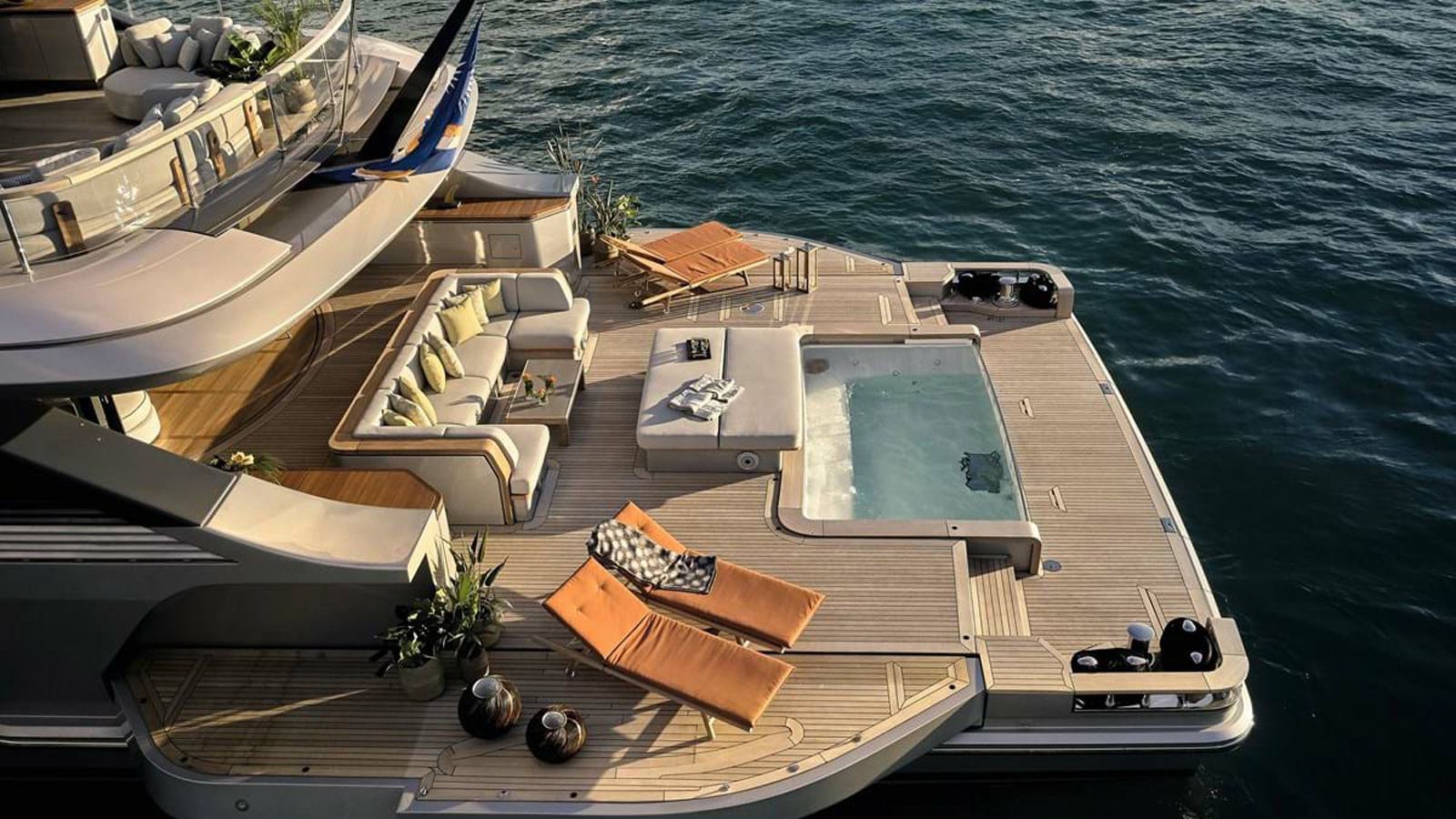 41m motor yacht Seagreen sold