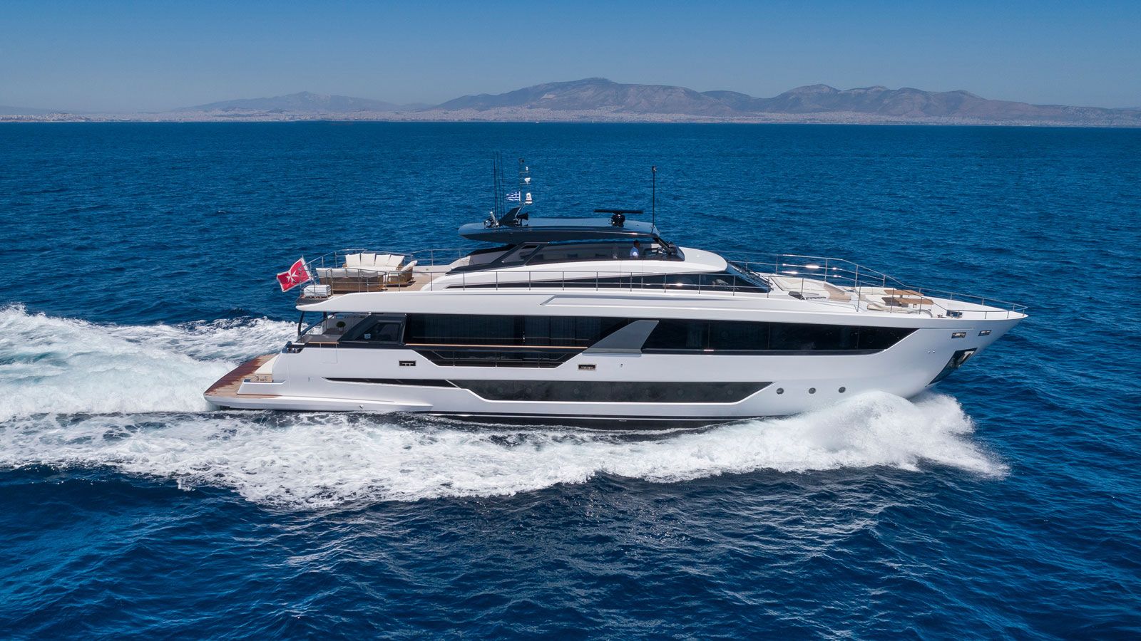 30m Ferretti 1000 motor yacht Spica sold
