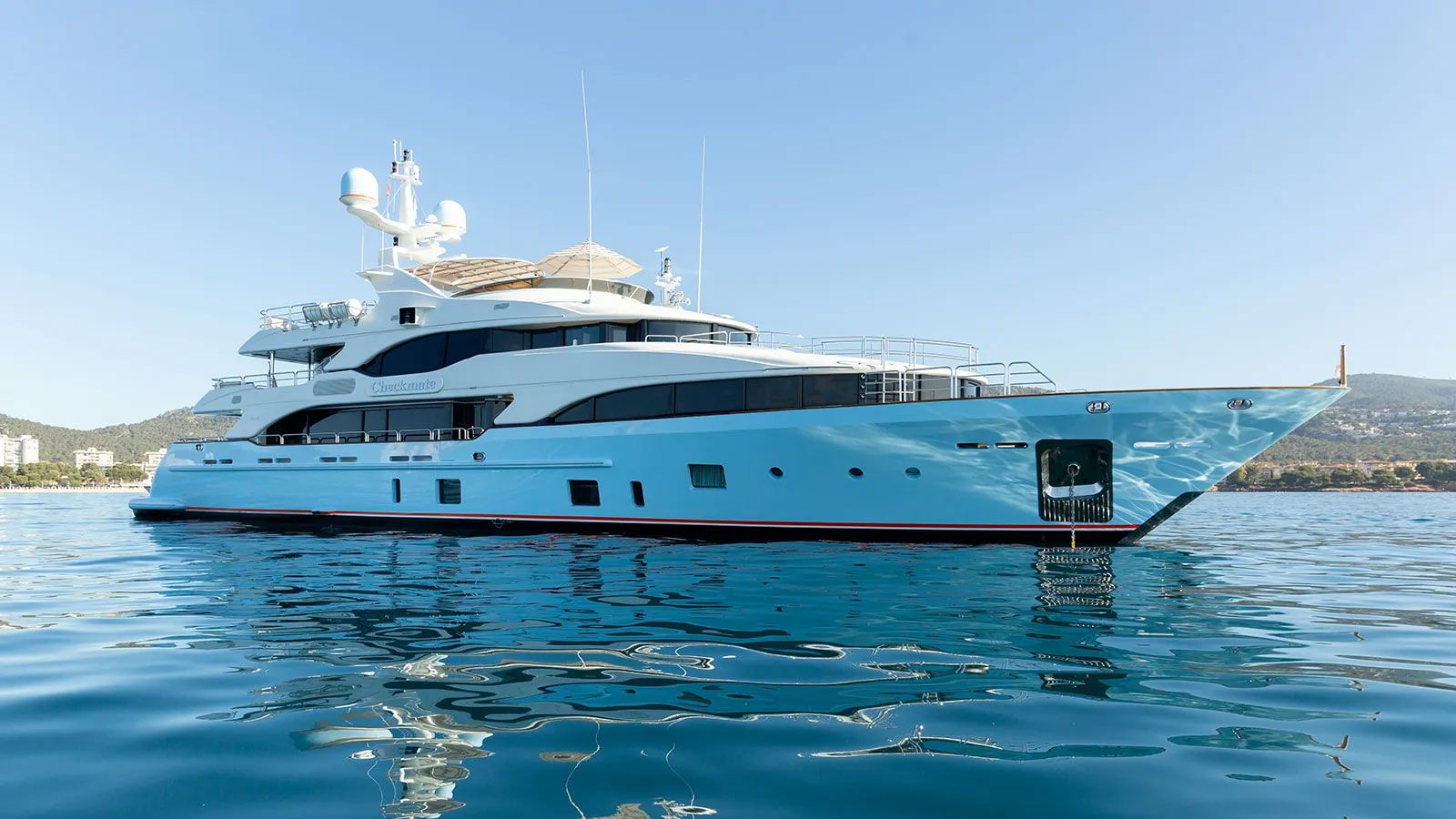 €1M price drop on 44m Benetti Vision motor yacht Checkmate