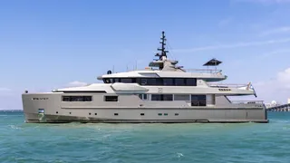 40m admiral motor yacht maverick for sale