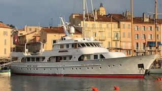 Further €700k price drop on classic Feadship yacht Seagull of Cayman