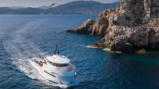 Outer Reef Yachts 27 crossover model