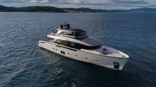 Sanlorenzo SX88 motor yacht with €1.4M of options listed for sale