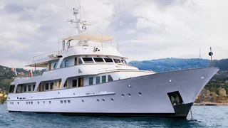 42m classic Feadship yacht Gin Tonic rejoins market