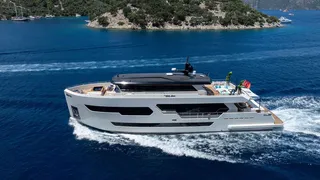  32m KRC motor yacht Lady Luna receives $2M price drop
