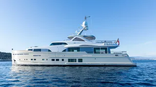 Award-winning 34m Mulder motor yacht Solis listed for sale
