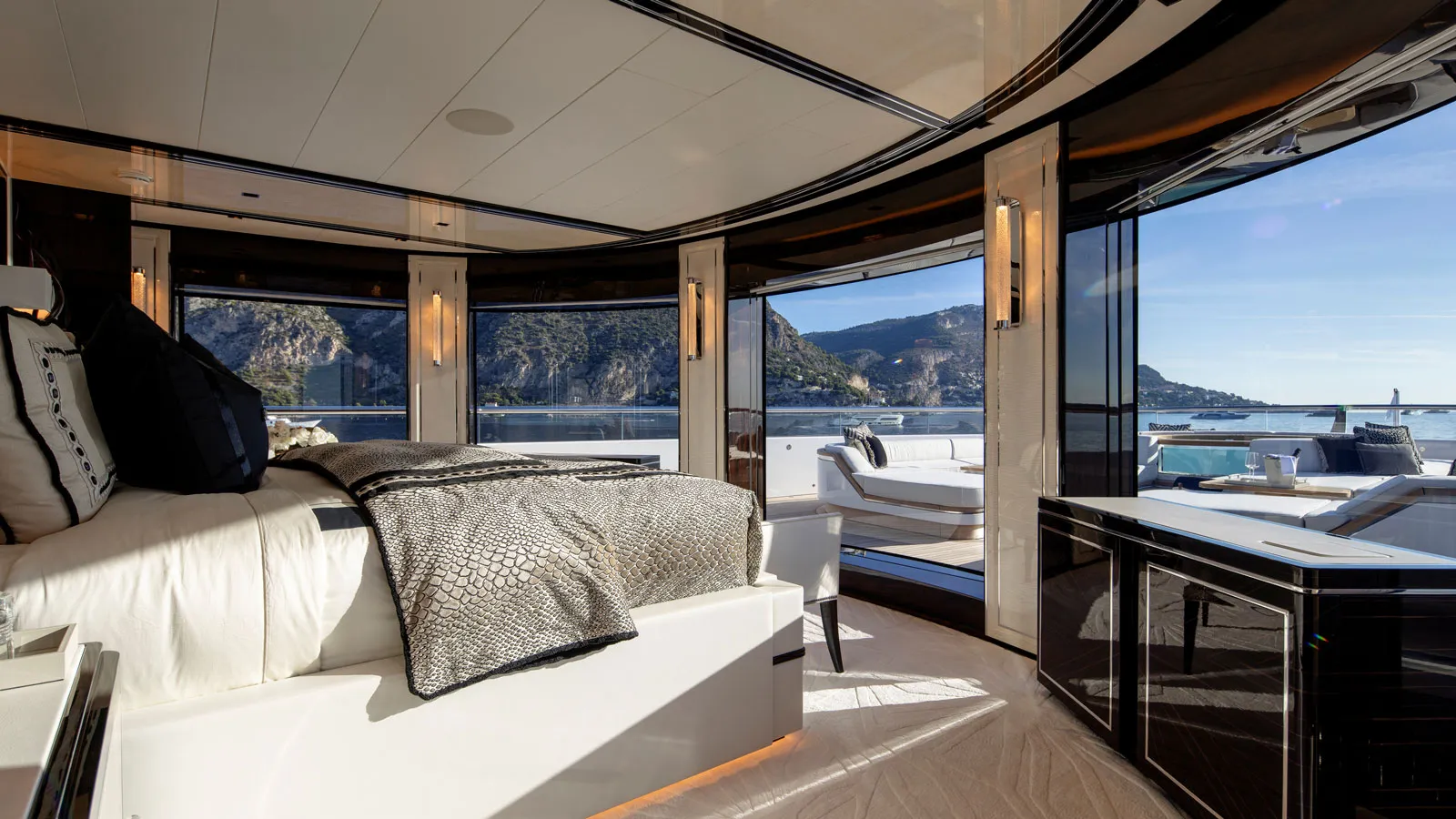 Benetti Lady Estey owners suite