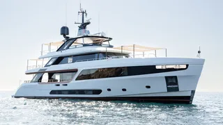 37m Benetti motor yacht for sale EH2