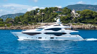 €550k price drop on 40m Sunseeker motor yacht Aladdin