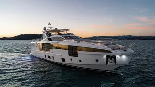 32m Azimut yacht for sale Alba profile