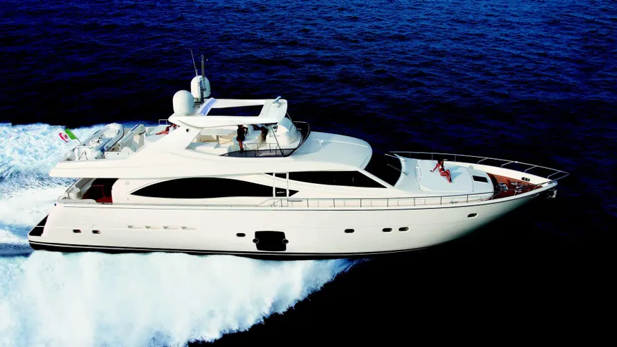Ferretti 830