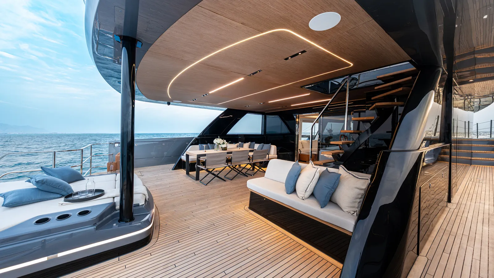 ultima 88 catamaran extra seating area