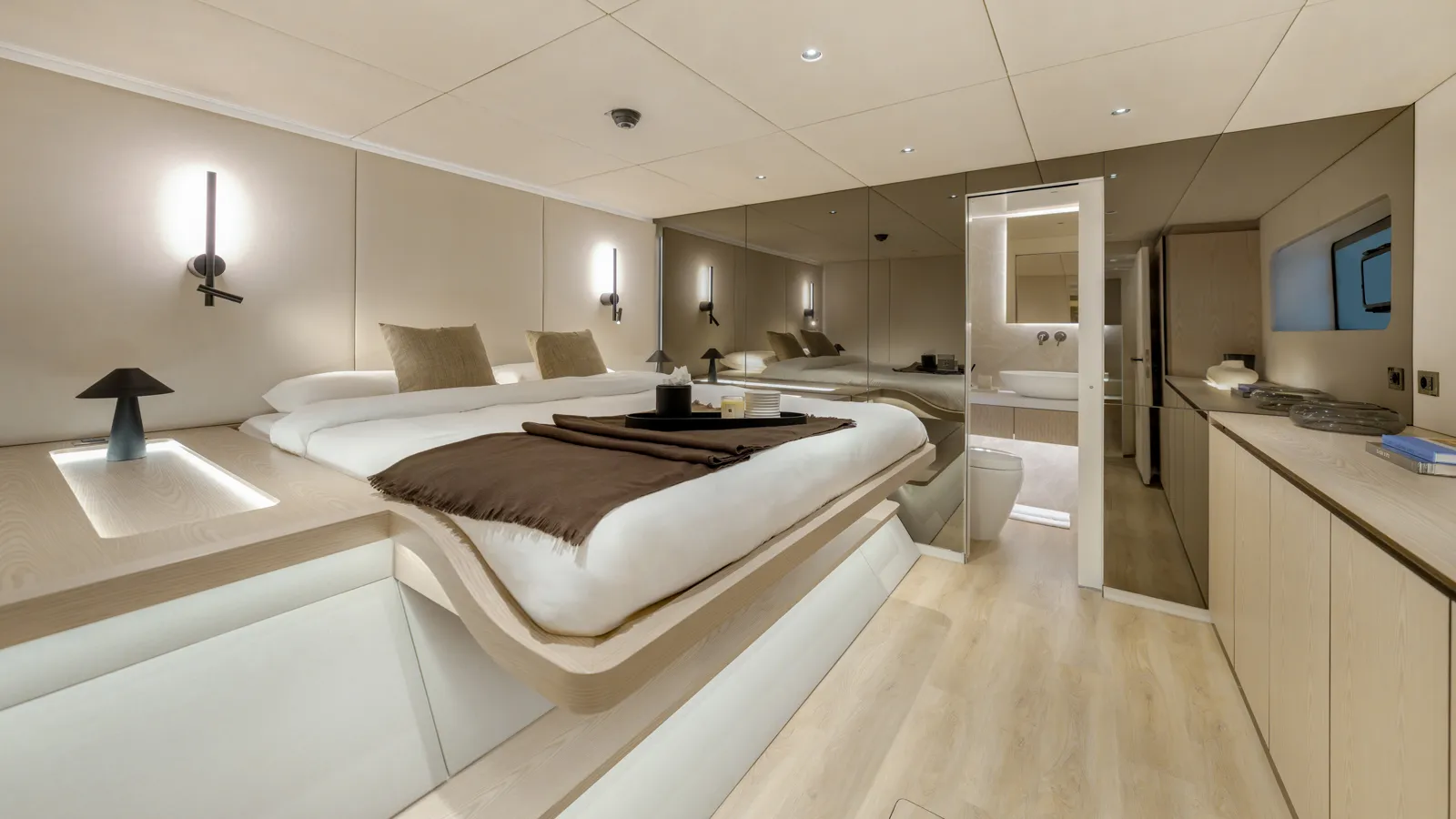 ultima 88 catamaran master bedroom