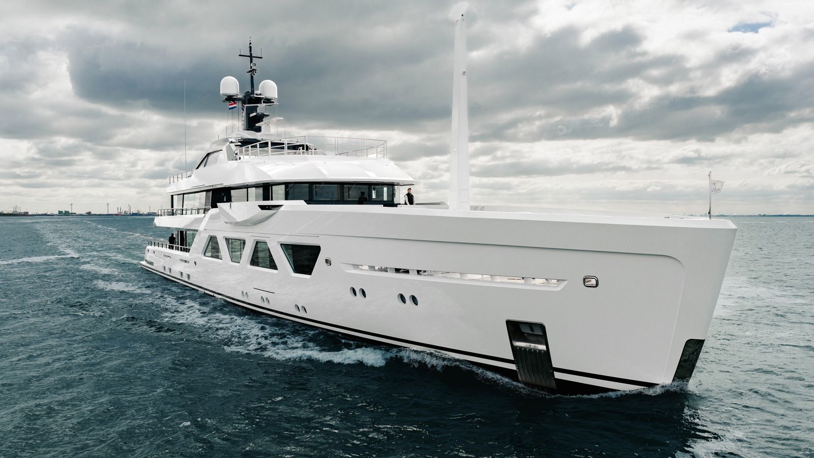 Amels 60