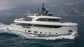30m Blaundus motor yacht Ebyshine for sale