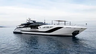 €2.6M price drop on 50m Mangusta 165 REV motor yacht No Rush
