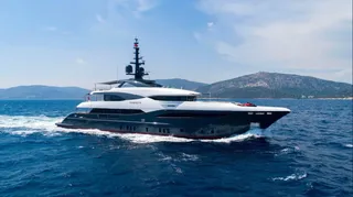 €2.1M price drop on 47m Bilgin motor yacht Starburst III