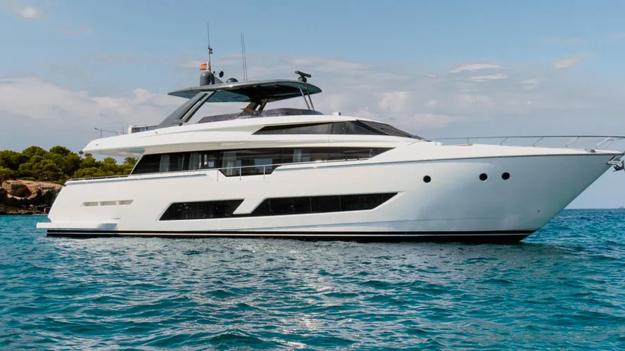 26m ferretti motor yacht lewenslust sold