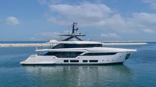 First Custom Line Navetta 35 superyacht hits the water in Ancona