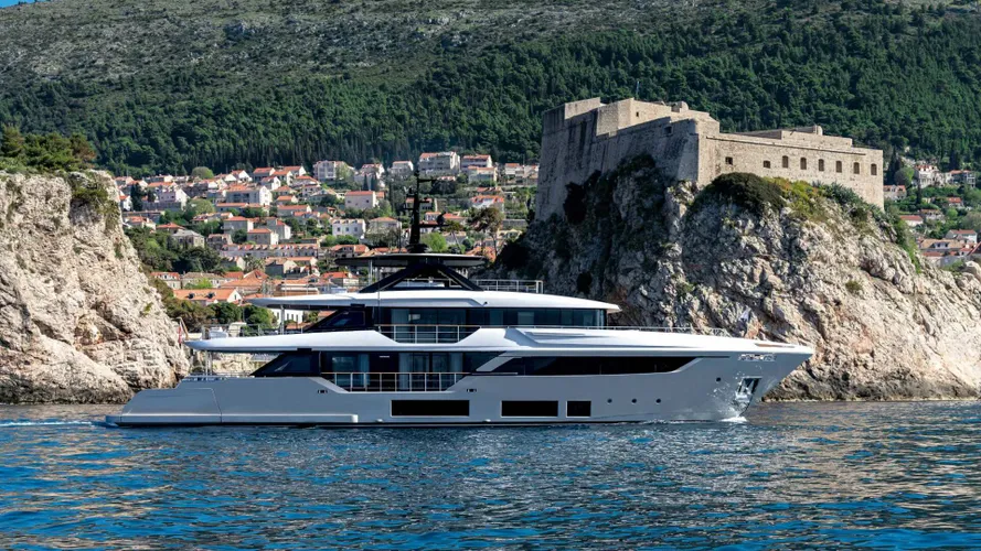 Custom Line Navetta 38