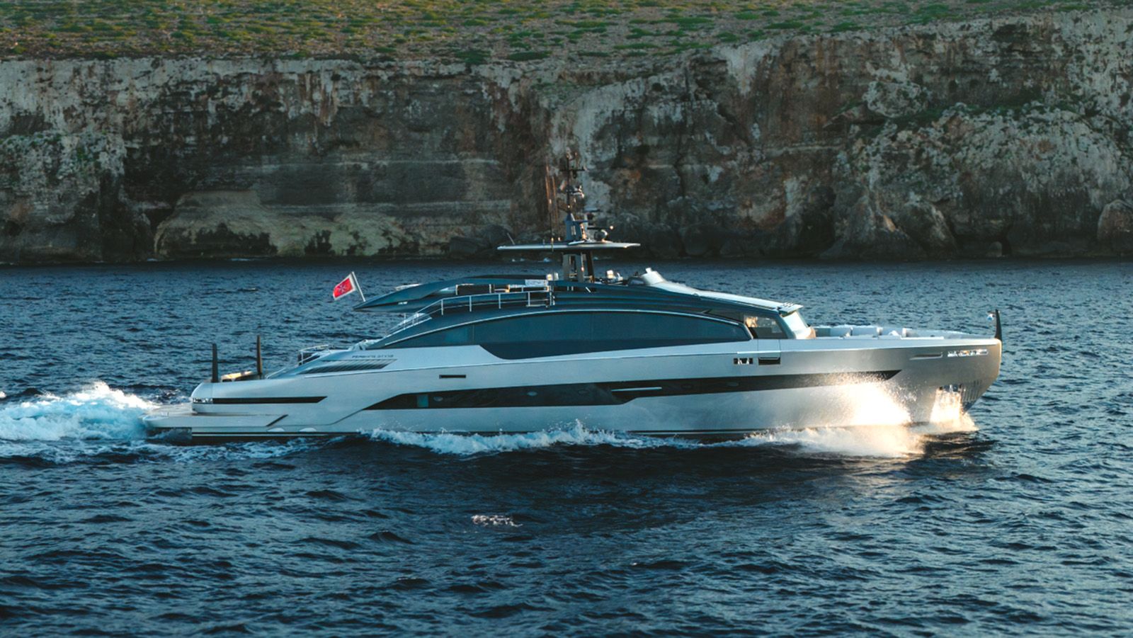 €1.5M price drop on 35m Pershing GTX116 BYEEE...