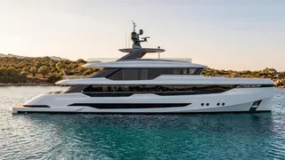 Hargrave unveils Signature E Series tri-deck yacht by Gabriele Teruzzi