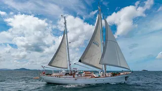 28m Palmer Johnson sailing yacht Firebird for sale